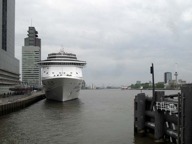 Cruiseschip ms Costa Mediterranea van Costa Crociere aan de Cruise Terminal Rotterdam